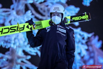 Aleksander Zniszczoł przed skokiem/fot. Tadeusz Mieczyński - skijumping.pl